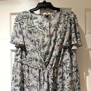 Torrid Size 1 Top. Excellent used condition.